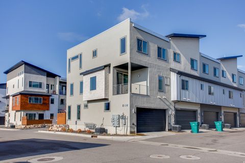 Tiny photo for 2233 N 475 W, Layton, UT 84041 (MLS # 2125732)