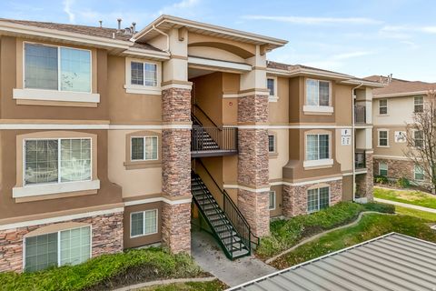 Photo of 224 E SPENCER PEAK WAY S #F6, Draper, UT 84020 (MLS # 2123744)