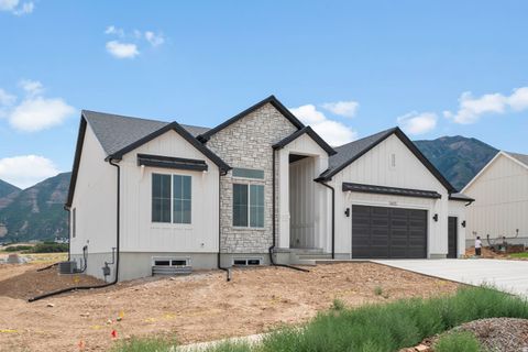 Tiny photo for 613 S 175 E, Hyde Park, UT 84318 (MLS # 2135610)