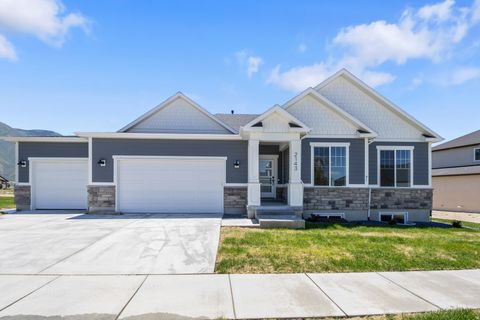 Tiny photo for 613 S 175 E, Hyde Park, UT 84318 (MLS # 2135610)