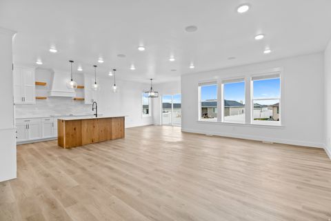 Tiny photo for 613 S 175 E, Hyde Park, UT 84318 (MLS # 2135610)