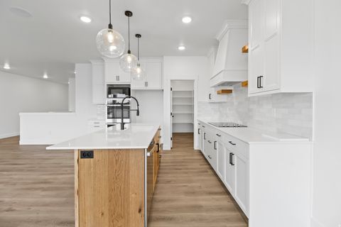 Tiny photo for 613 S 175 E, Hyde Park, UT 84318 (MLS # 2135610)