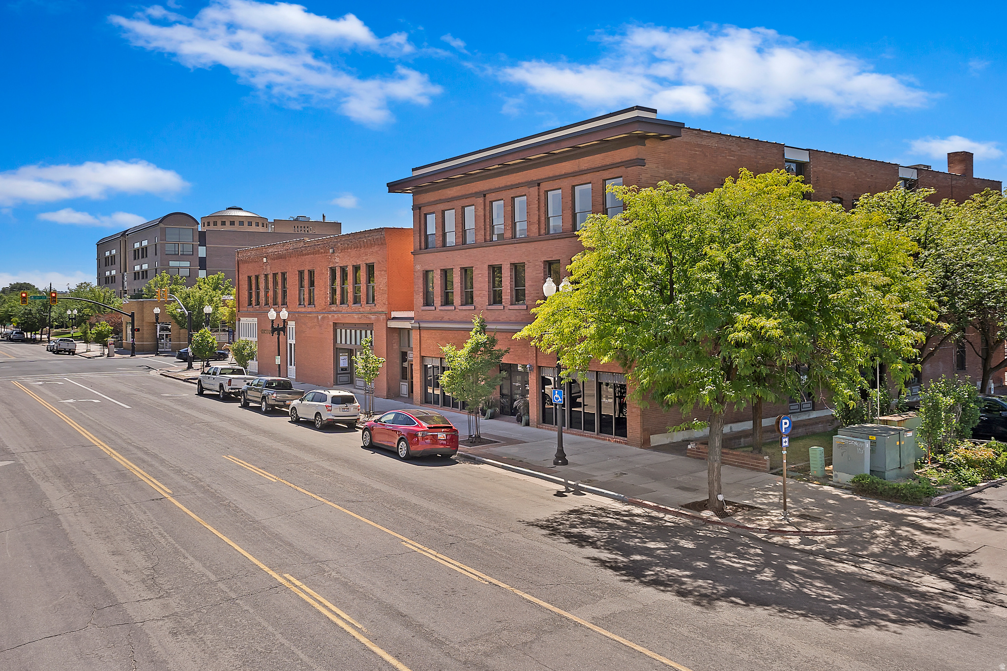 CRESTON PLAZA - Commercial Lease