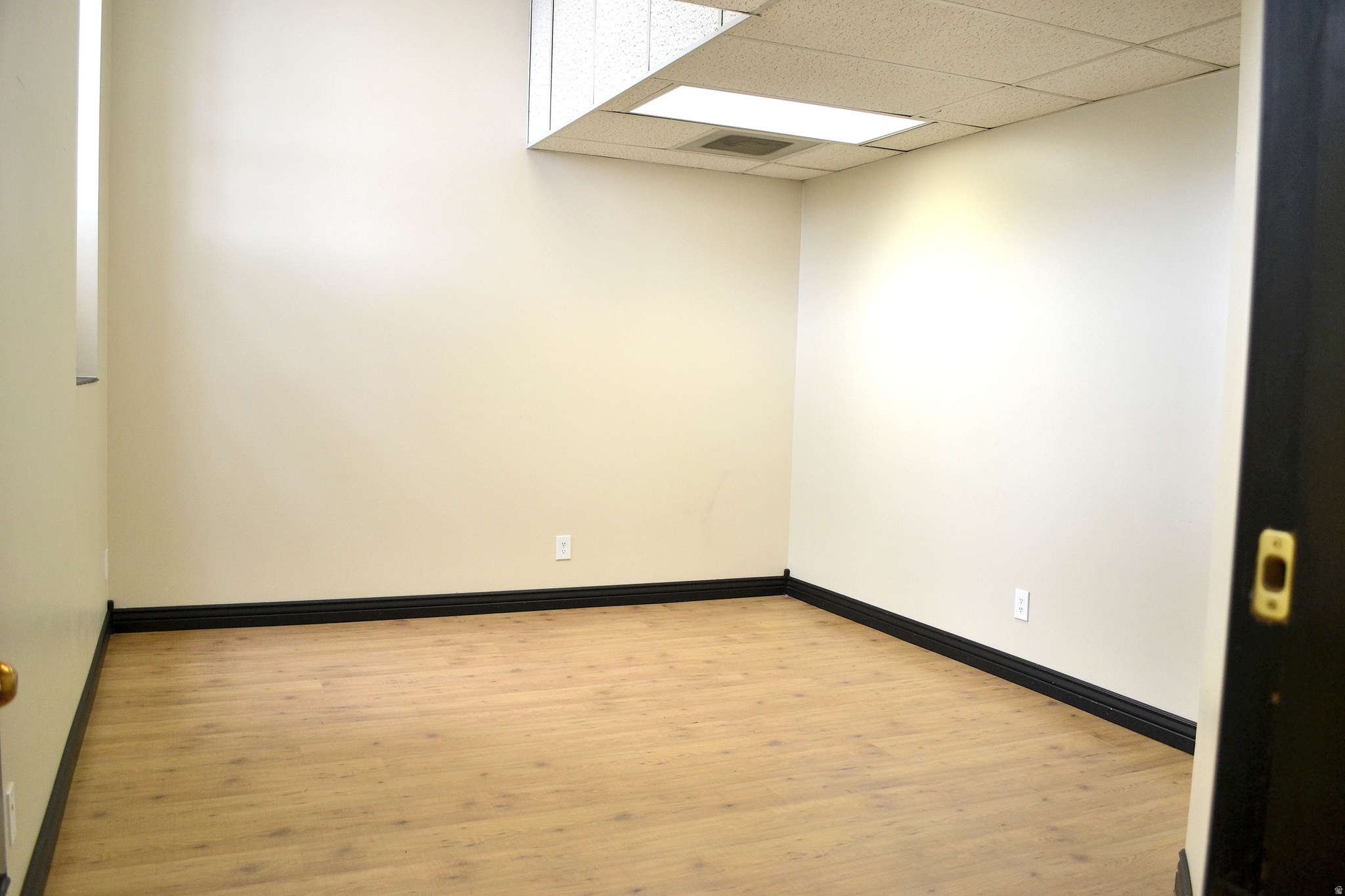 CRESTON PLAZA - Commercial Lease