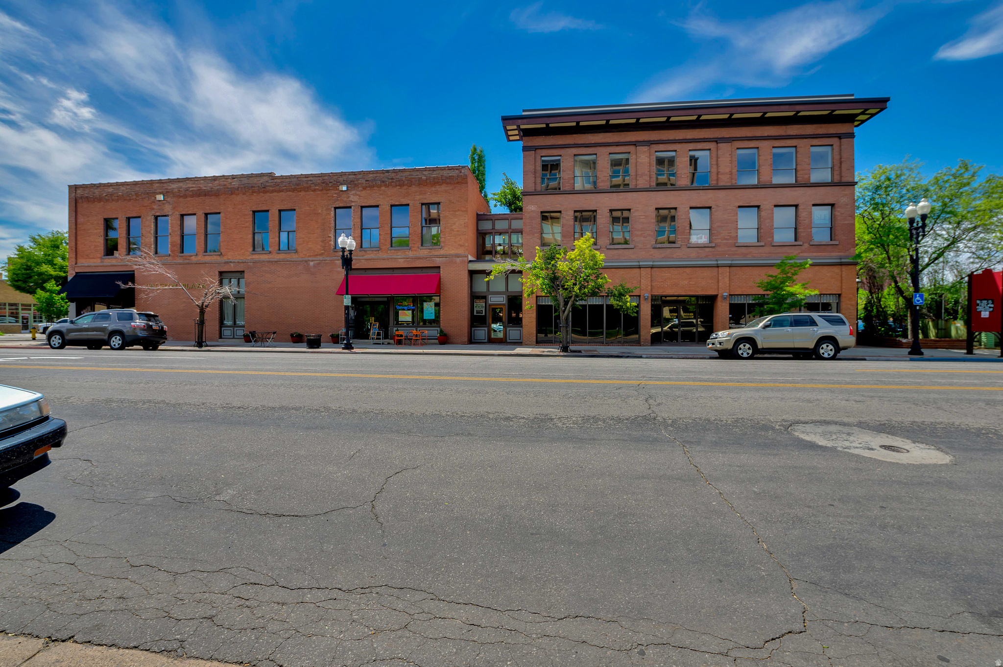 CRESTON PLAZA - Commercial Lease