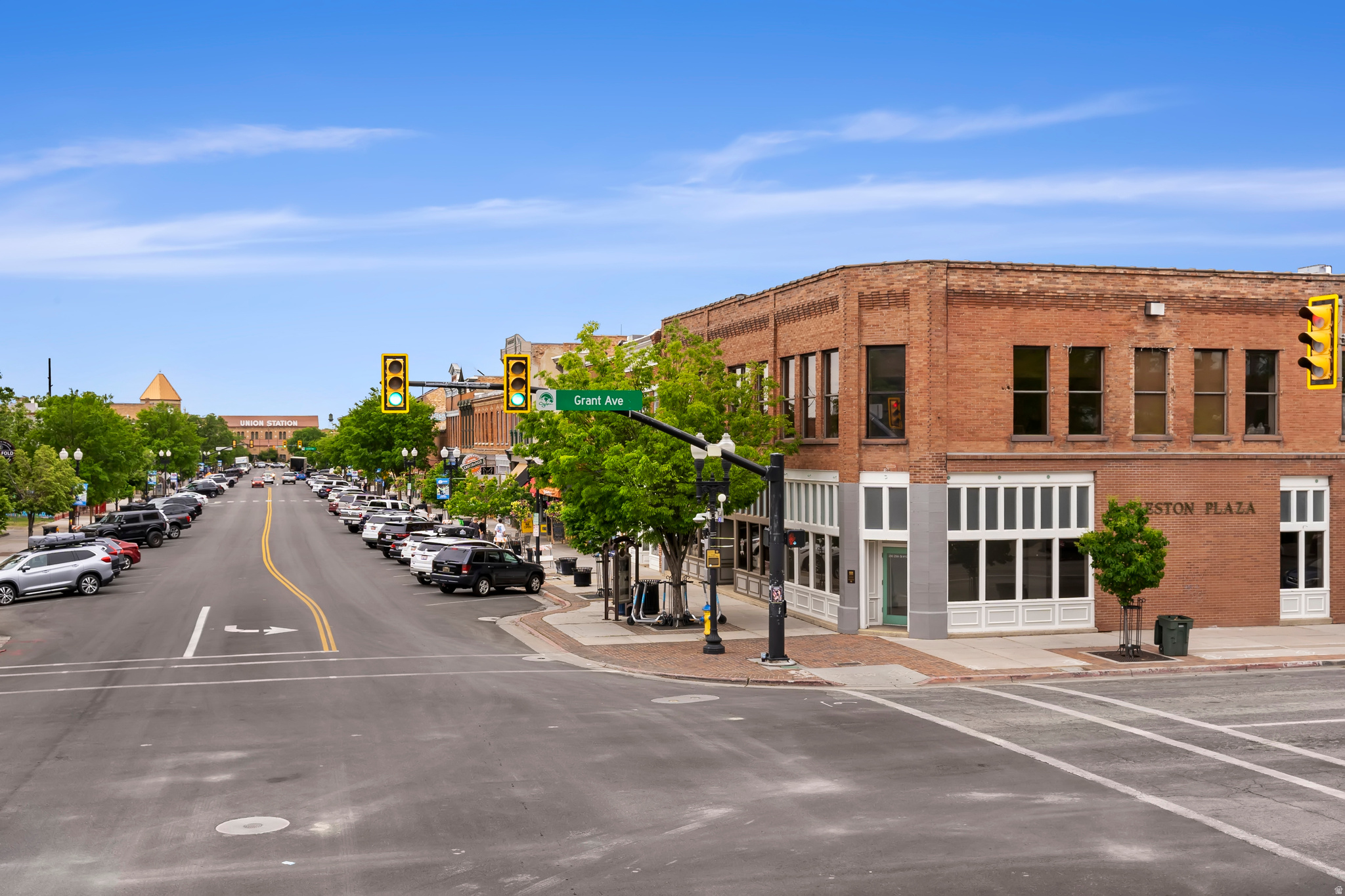 CRESTON PLAZA - Commercial Lease