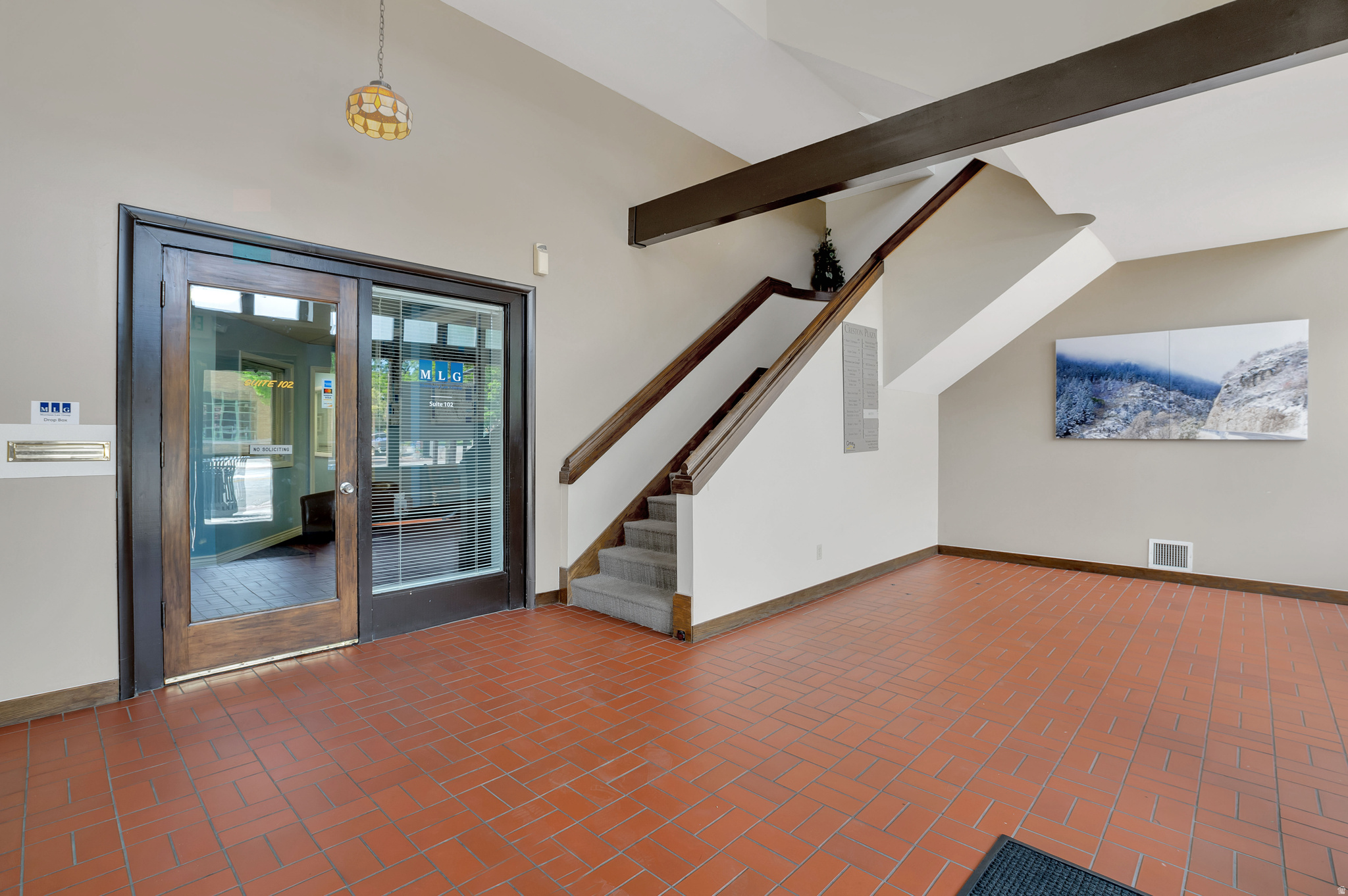 CRESTON PLAZA - Commercial Lease