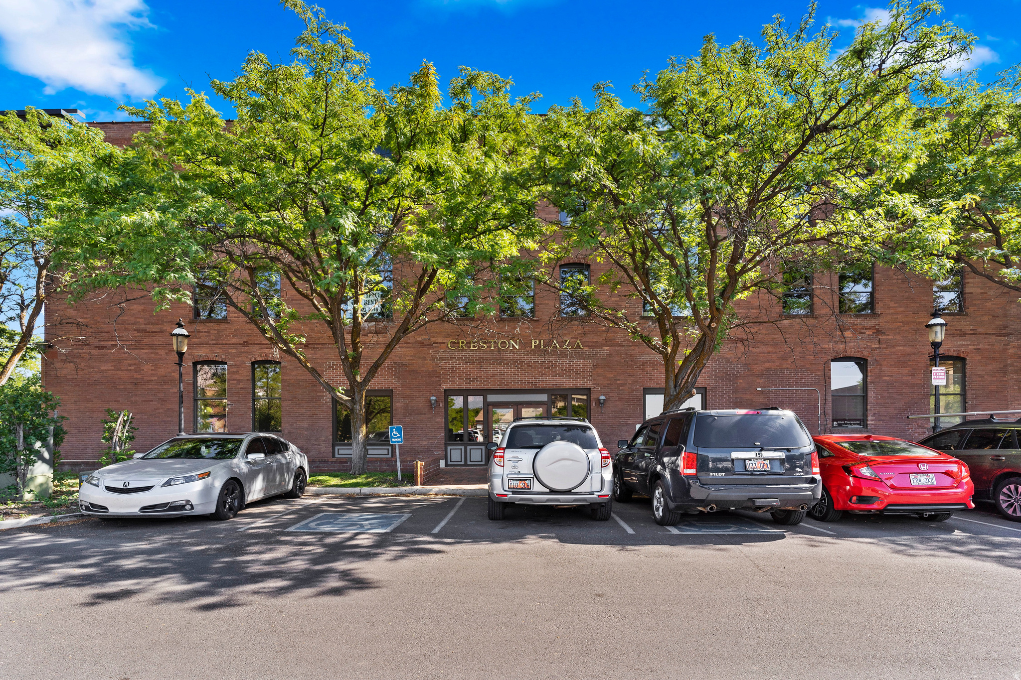 CRESTON PLAZA - Commercial Lease