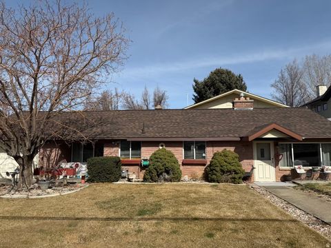 Photo of 415 E MAPLE ST, Mapleton, UT 84664 (MLS # 2140211)