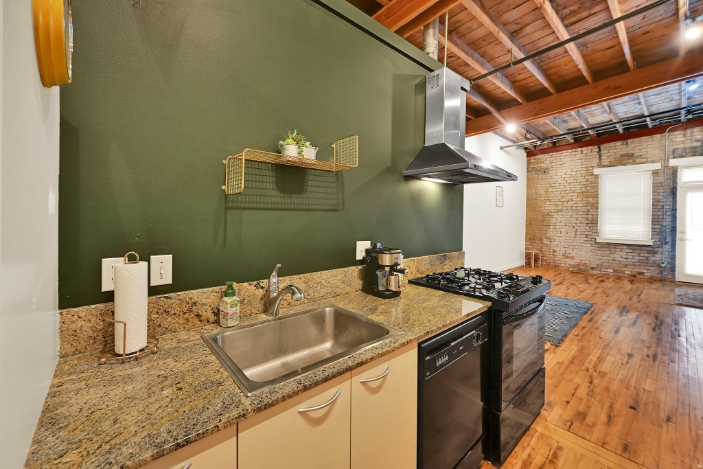 Photo of 346 W PIERPONT AVE #E120, Salt Lake City, UT 84101 (MLS # 2178646)