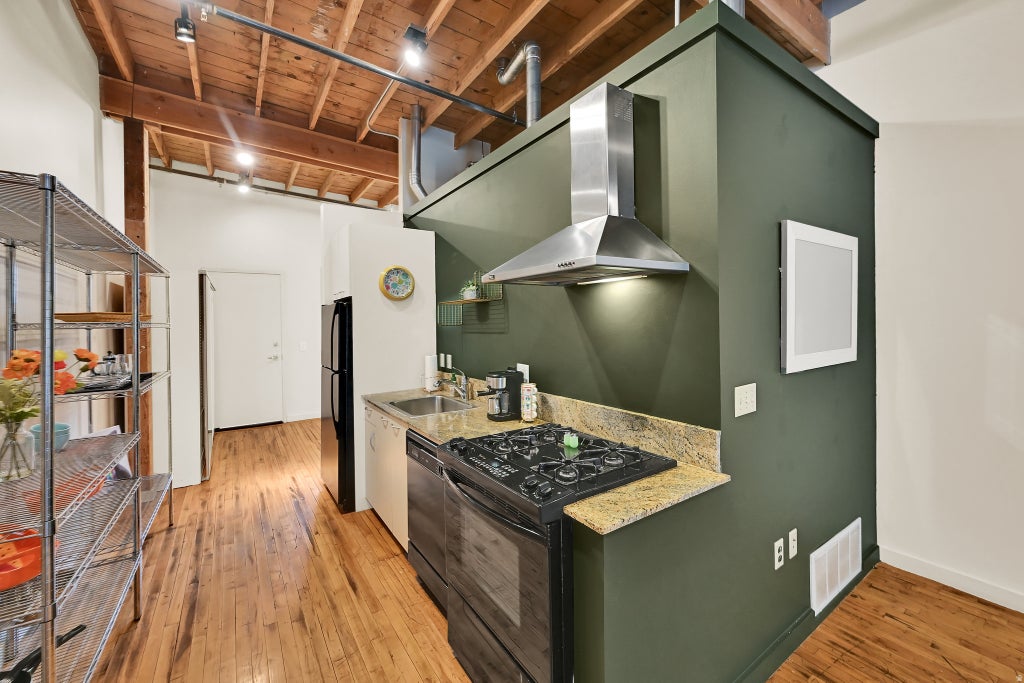Photo of 346 W PIERPONT AVE #E120, Salt Lake City, UT 84101 (MLS # 2178646)