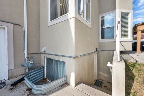 Tiny photo for 9752 N DORCHESTER DR W, Cedar Hills, UT 84062 (MLS # 2124627)