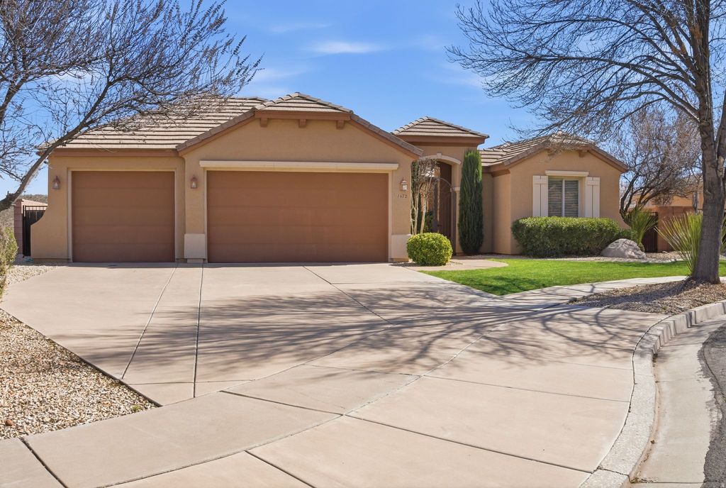 Photo of 1672 N RANCH VIEW DR, Washington, UT 84780 (MLS # 2142107)