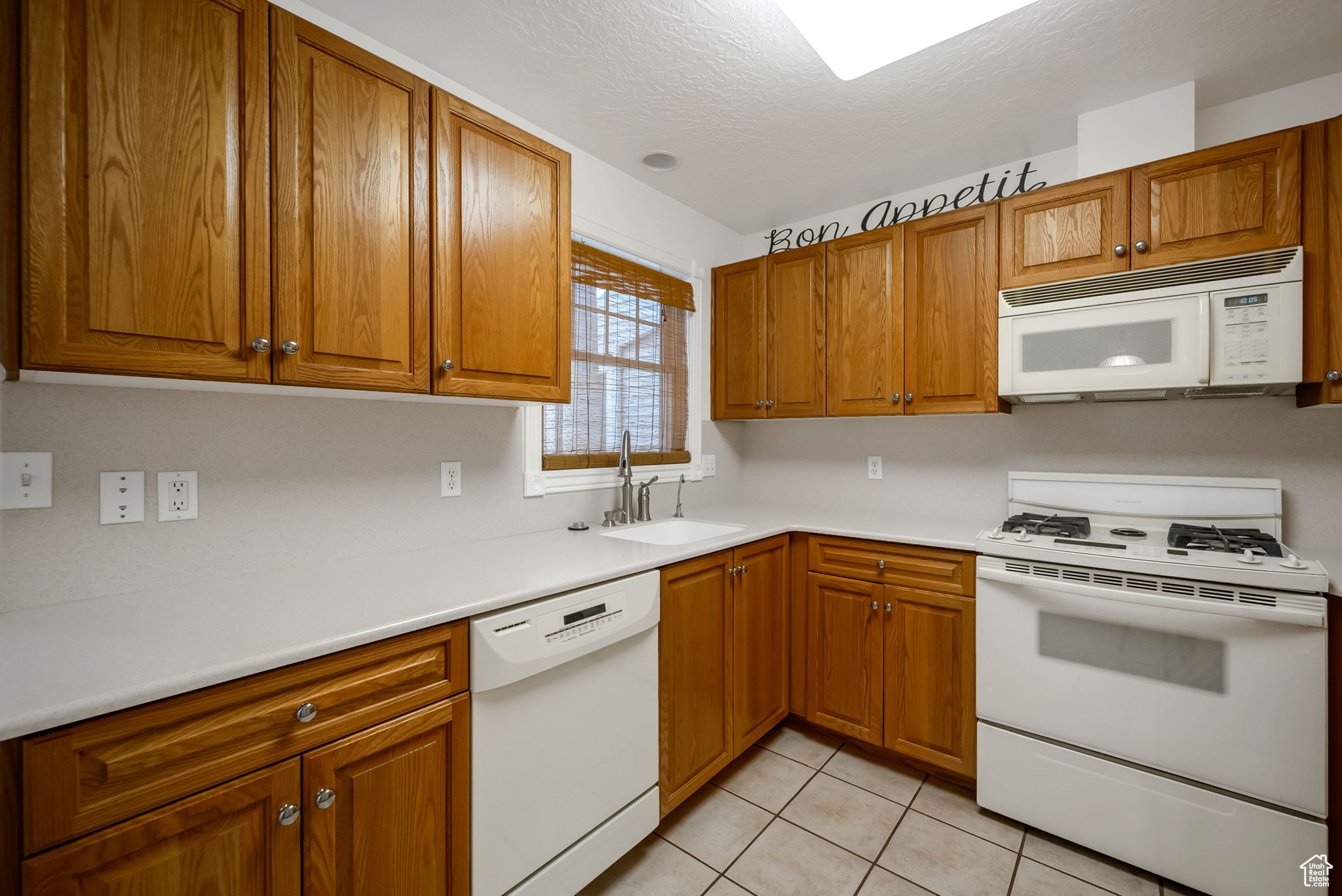 FIVE STAR CONDO - Residential