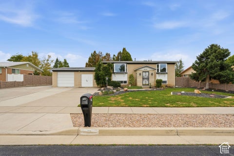 Photo of 21 W 6830 S, Murray, UT 84107 (MLS # 2192938)