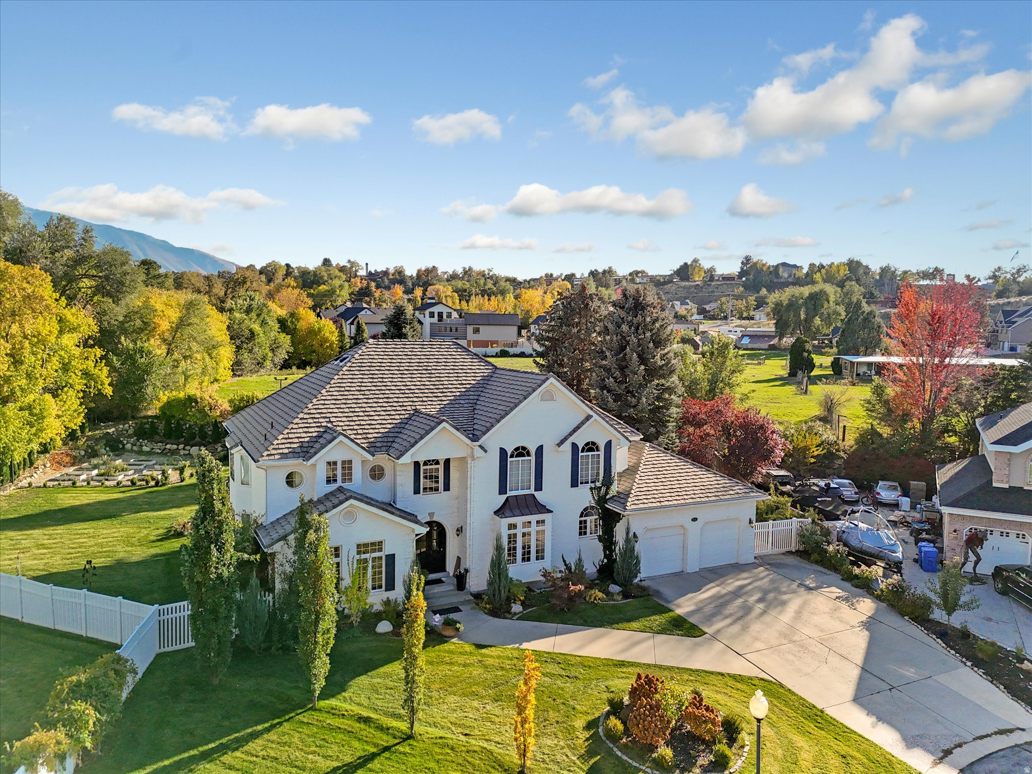 ESTHERS COVE - Residential