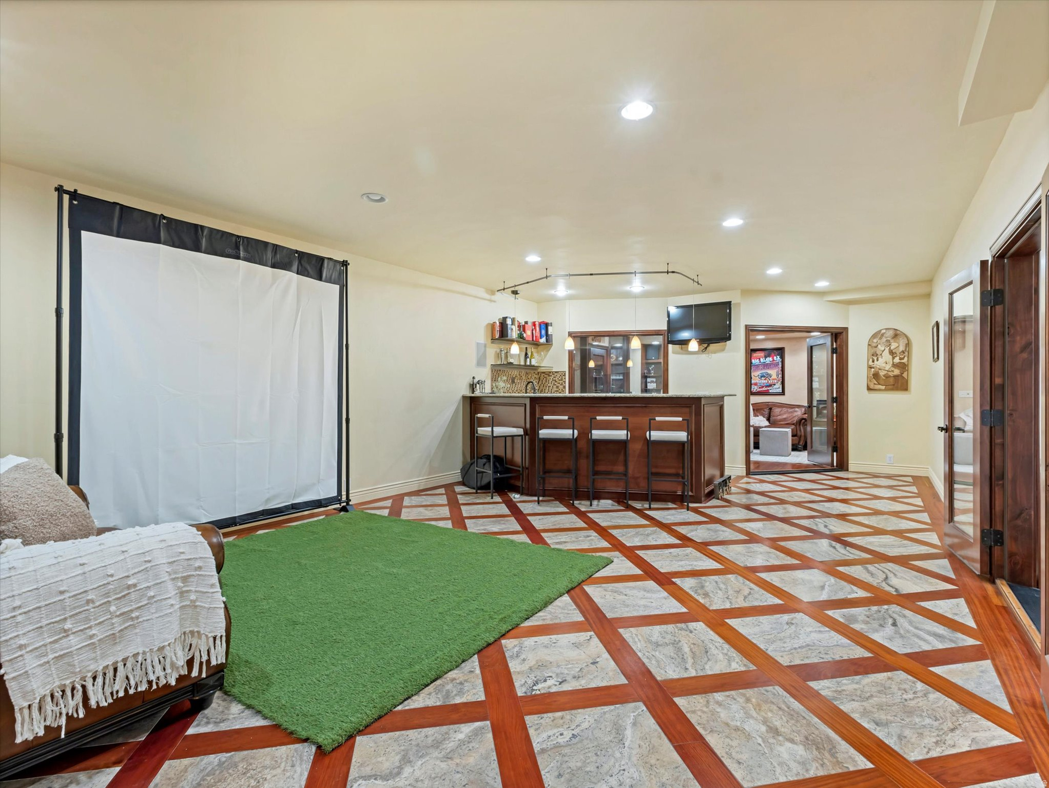 ESTHERS COVE - Residential