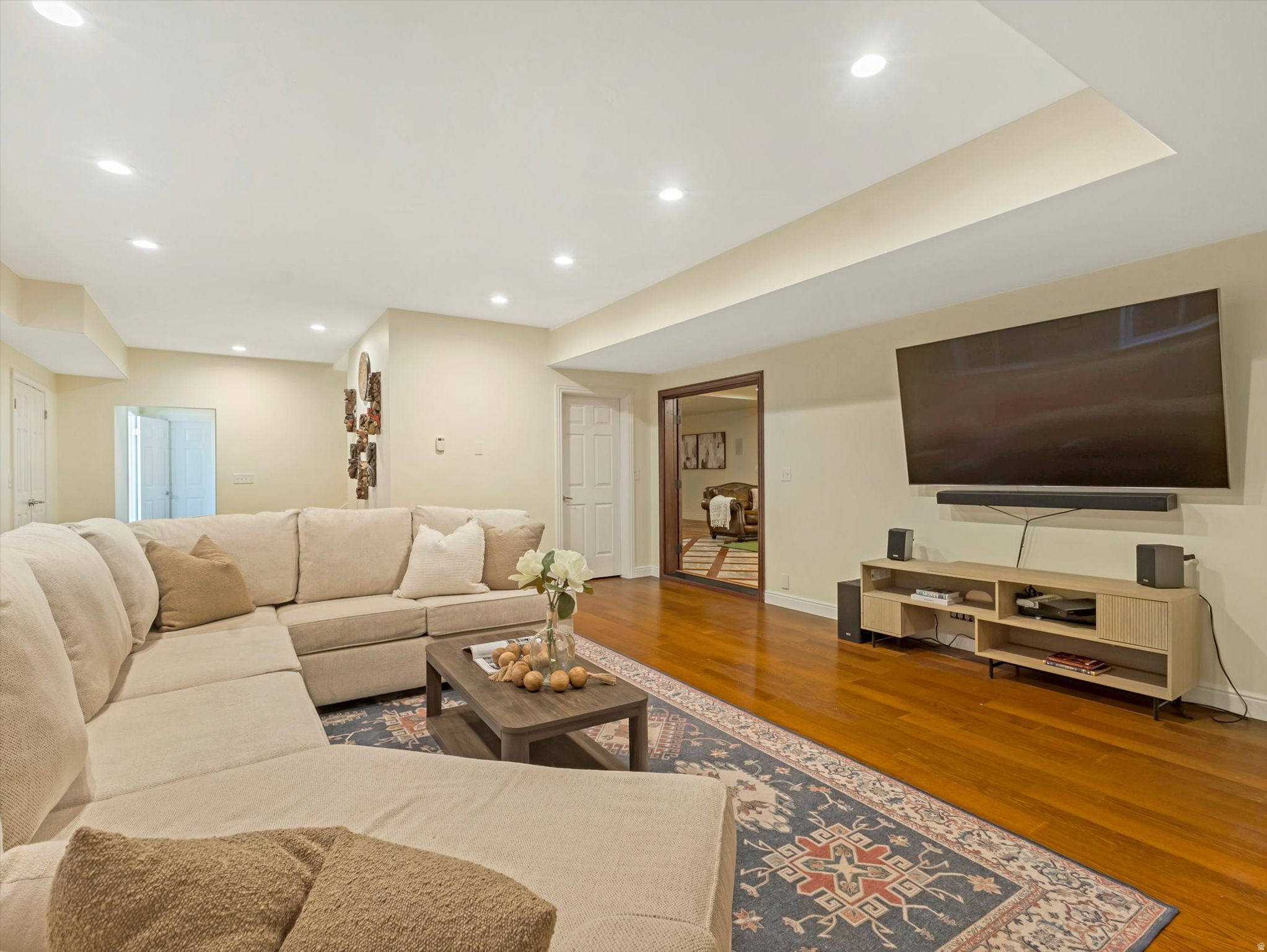 ESTHERS COVE - Residential