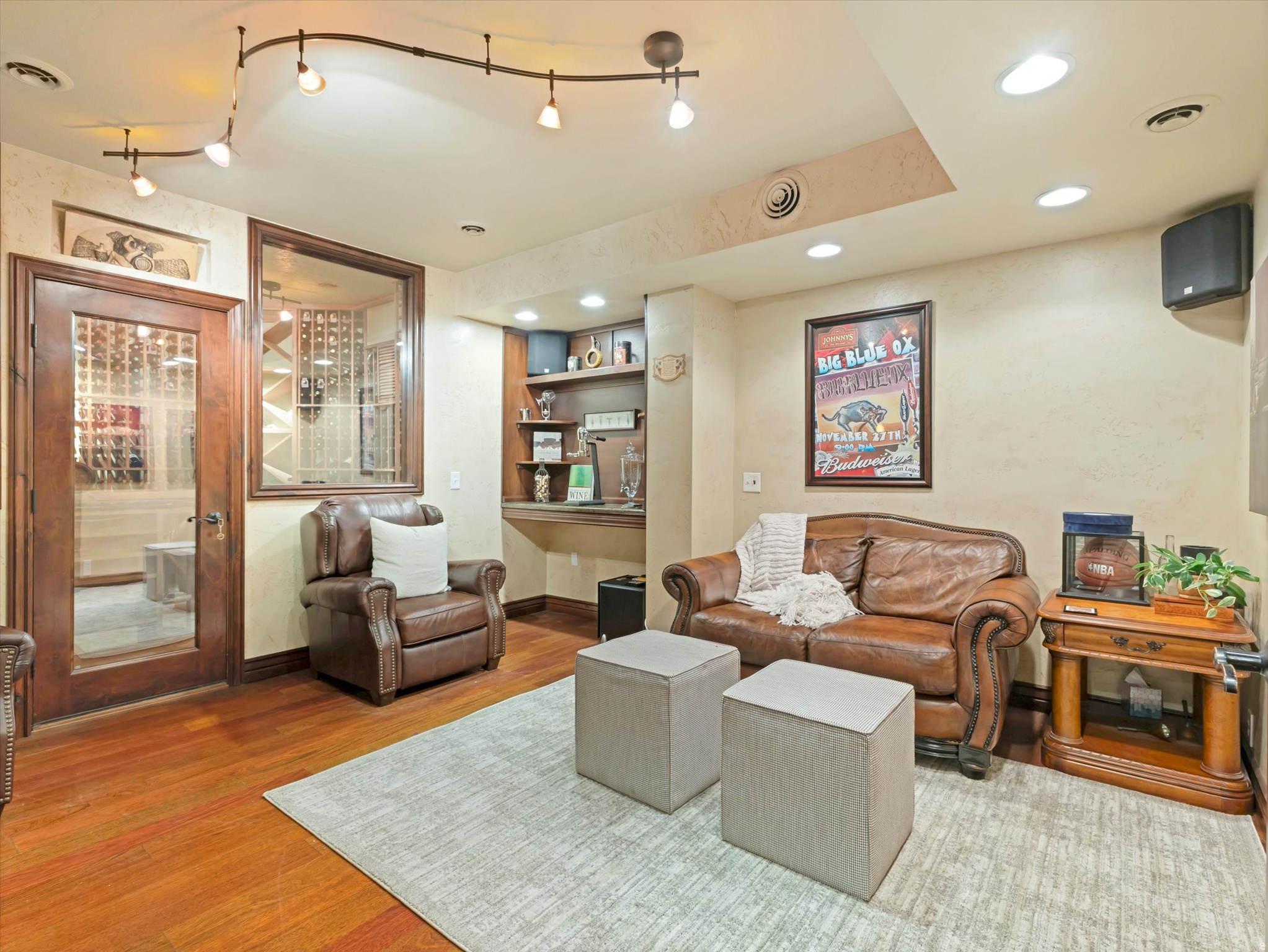 ESTHERS COVE - Residential