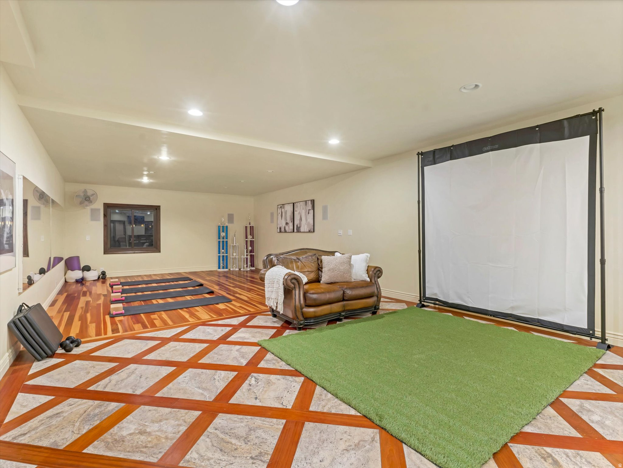 ESTHERS COVE - Residential