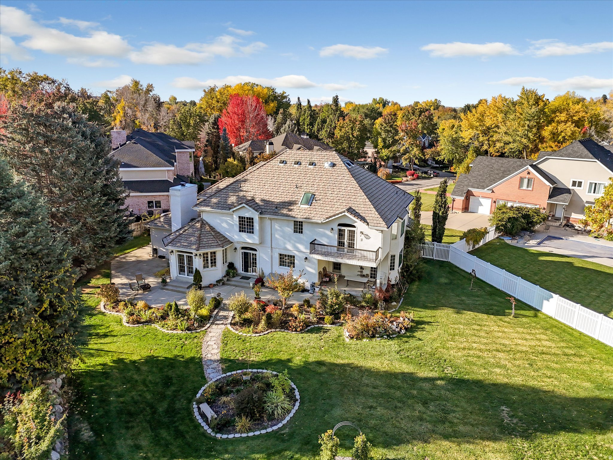 ESTHERS COVE - Residential