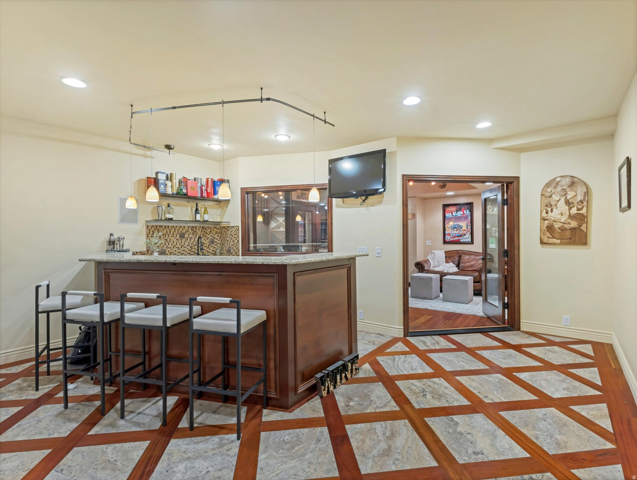 ESTHERS COVE - Residential