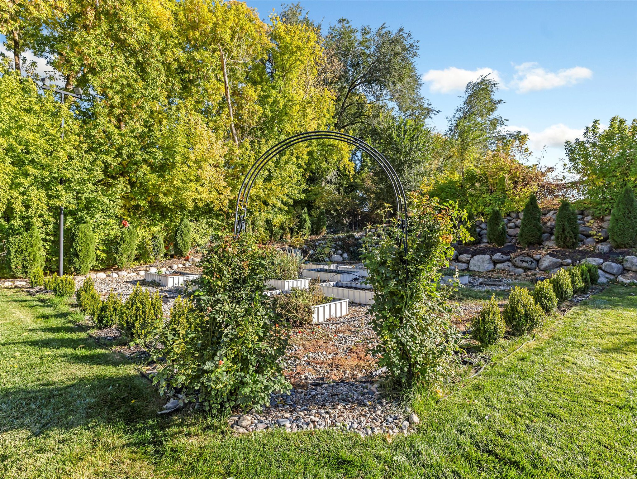 ESTHERS COVE - Residential