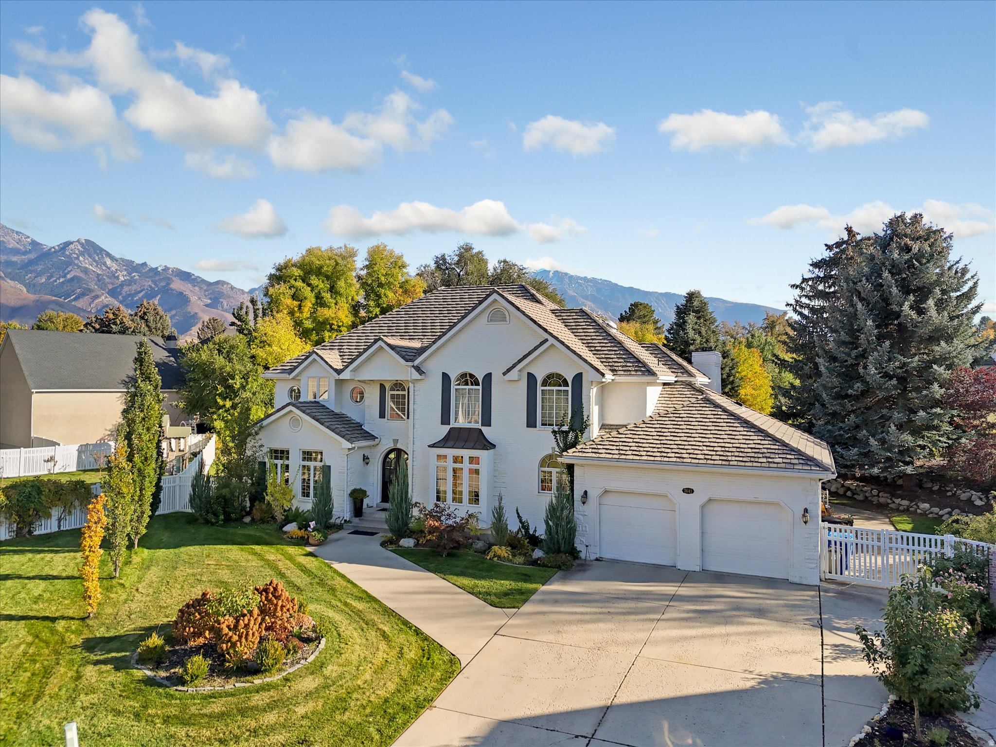 ESTHERS COVE - Residential