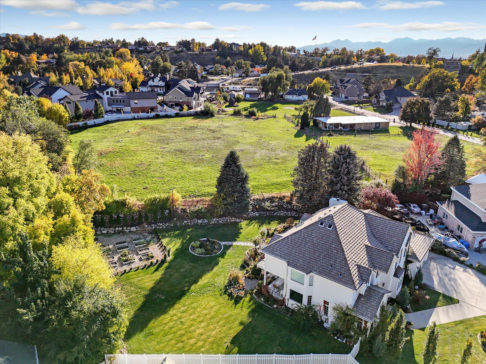 ESTHERS COVE - Residential