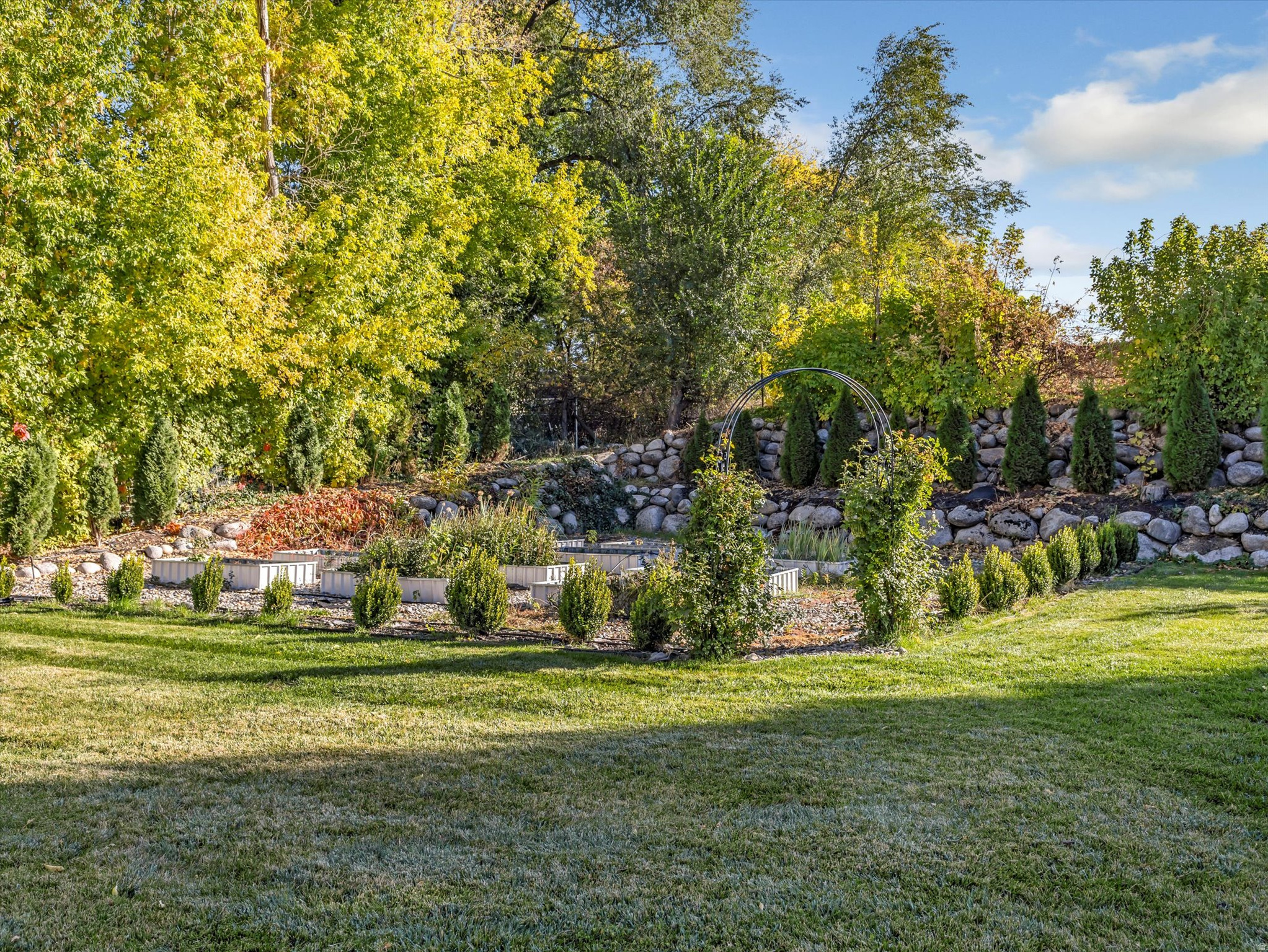 ESTHERS COVE - Residential