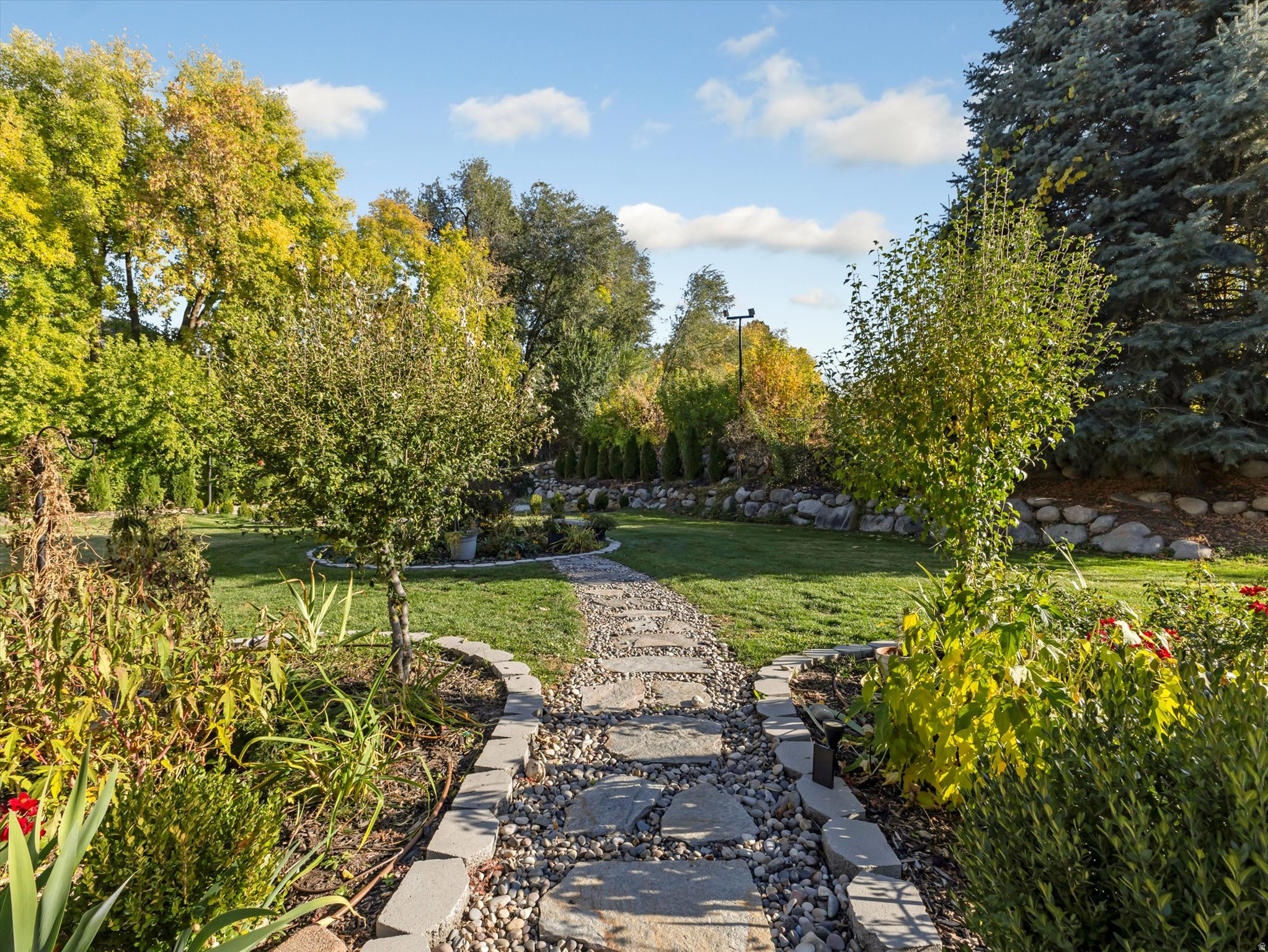 ESTHERS COVE - Residential