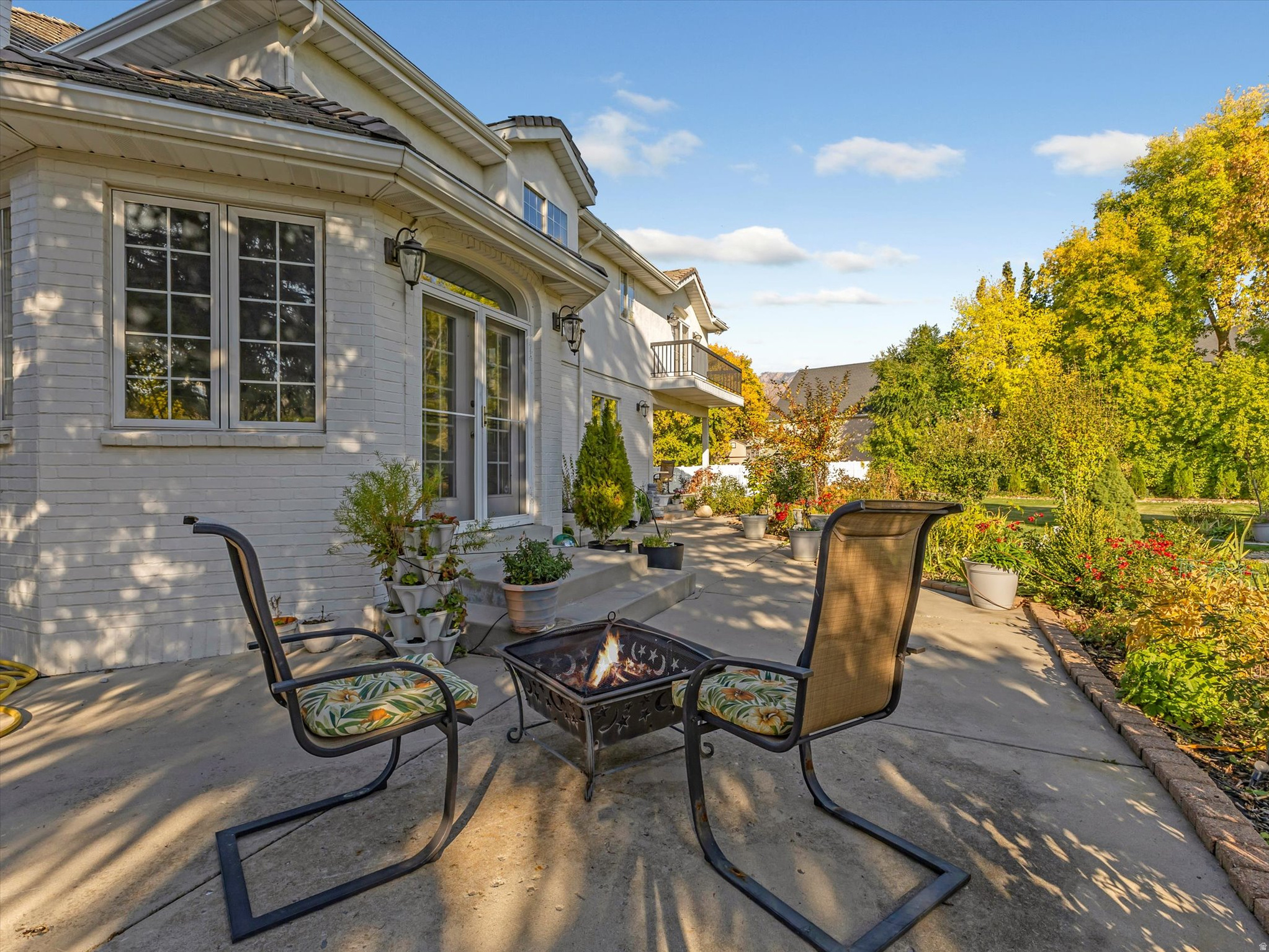 ESTHERS COVE - Residential