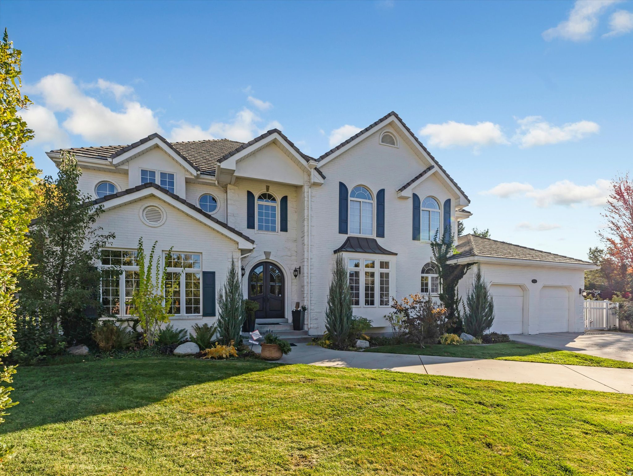 ESTHERS COVE - Residential