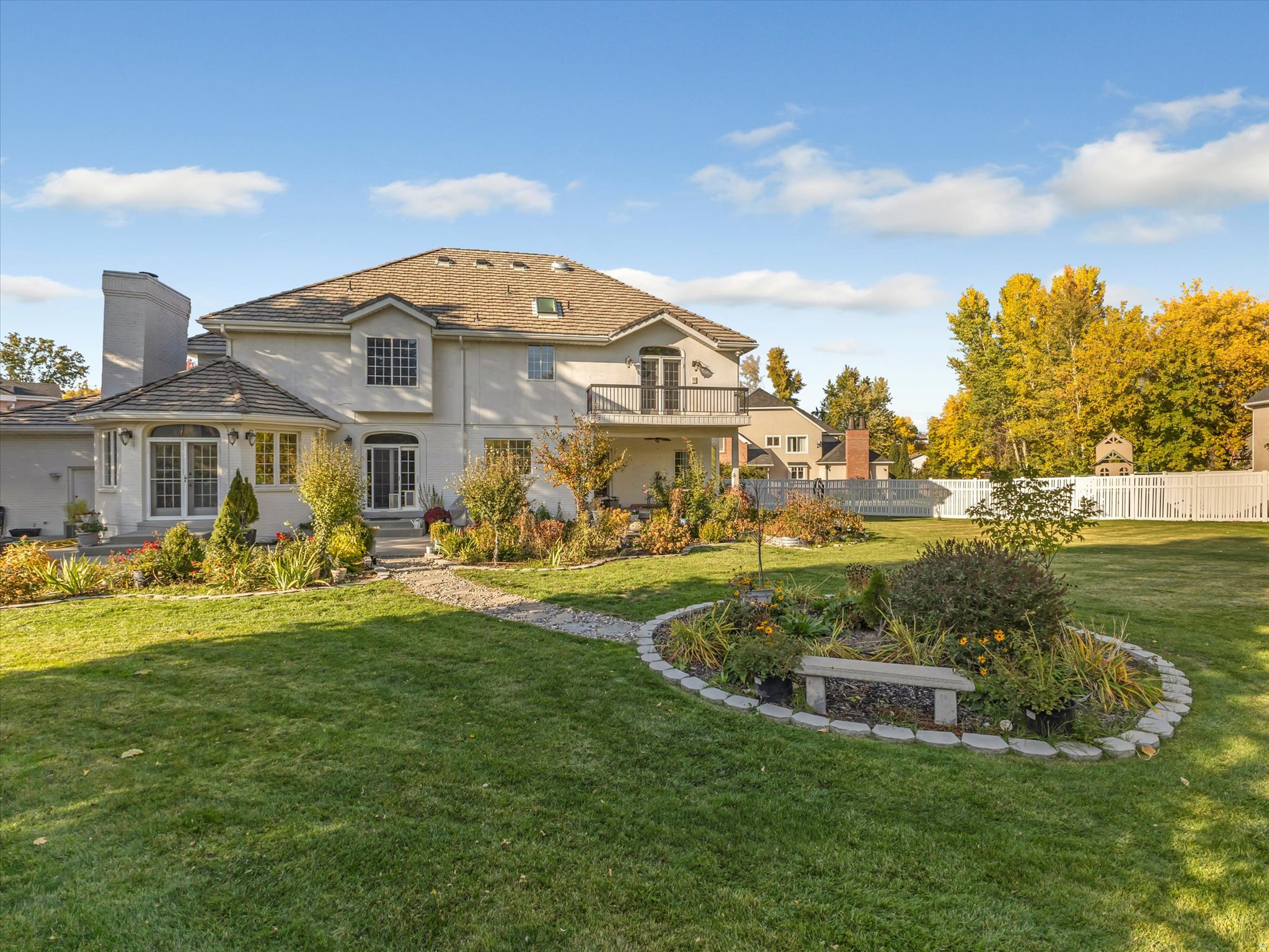 ESTHERS COVE - Residential