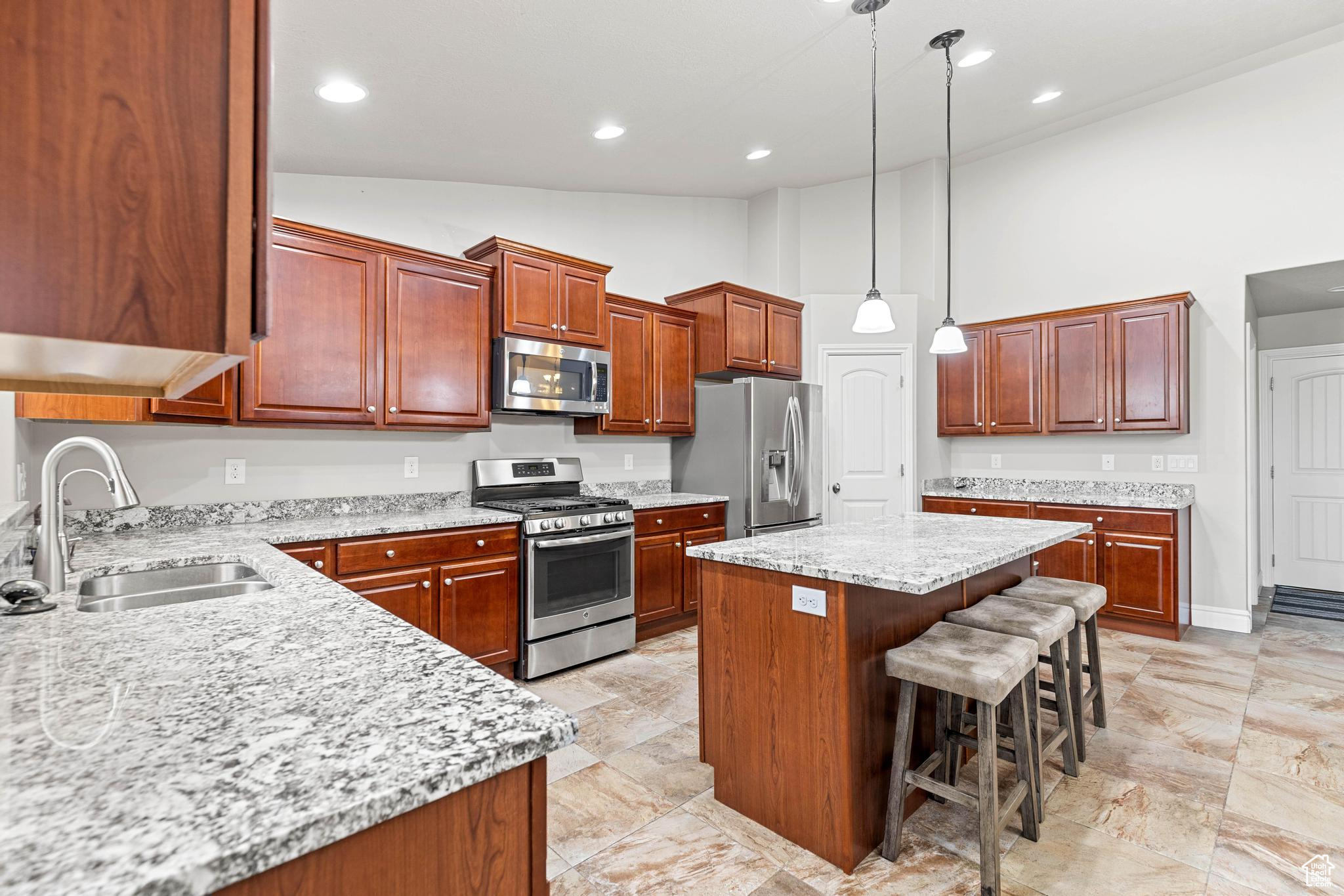 ELBOW ROOM EST 8 - Residential