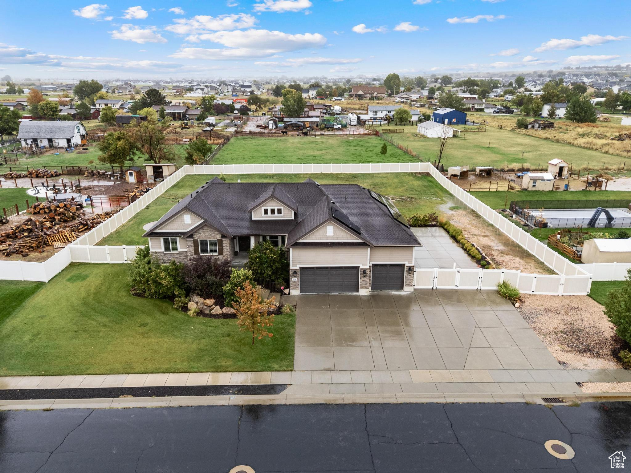 ELBOW ROOM EST 8 - Residential