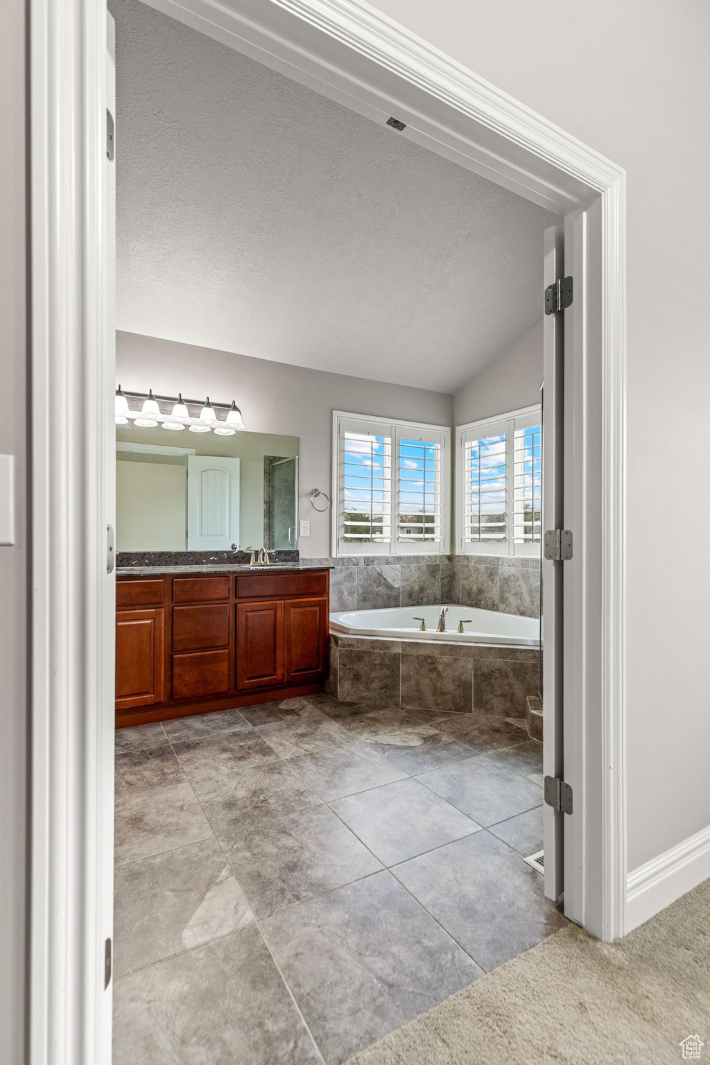 ELBOW ROOM EST 8 - Residential
