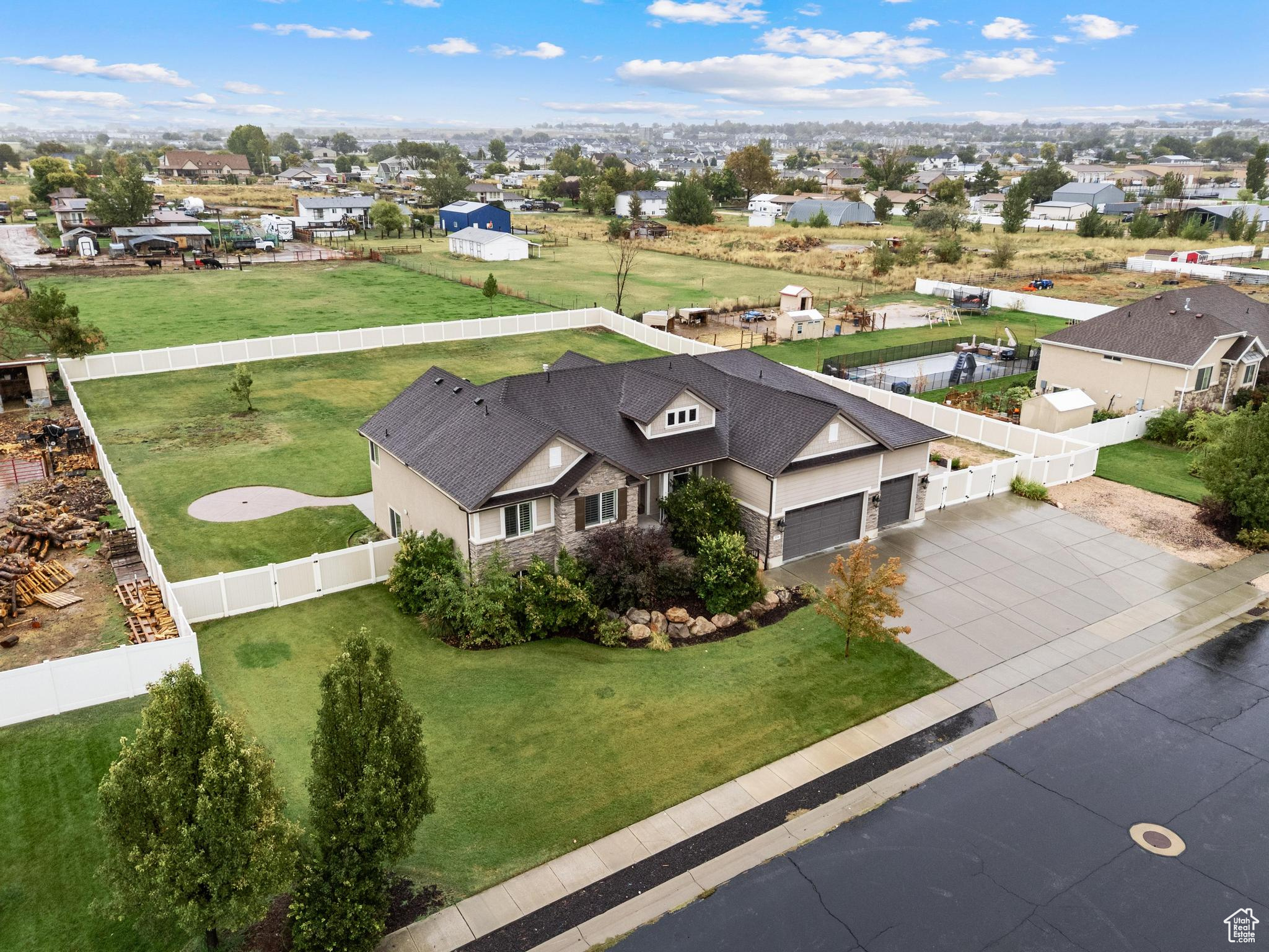ELBOW ROOM EST 8 - Residential