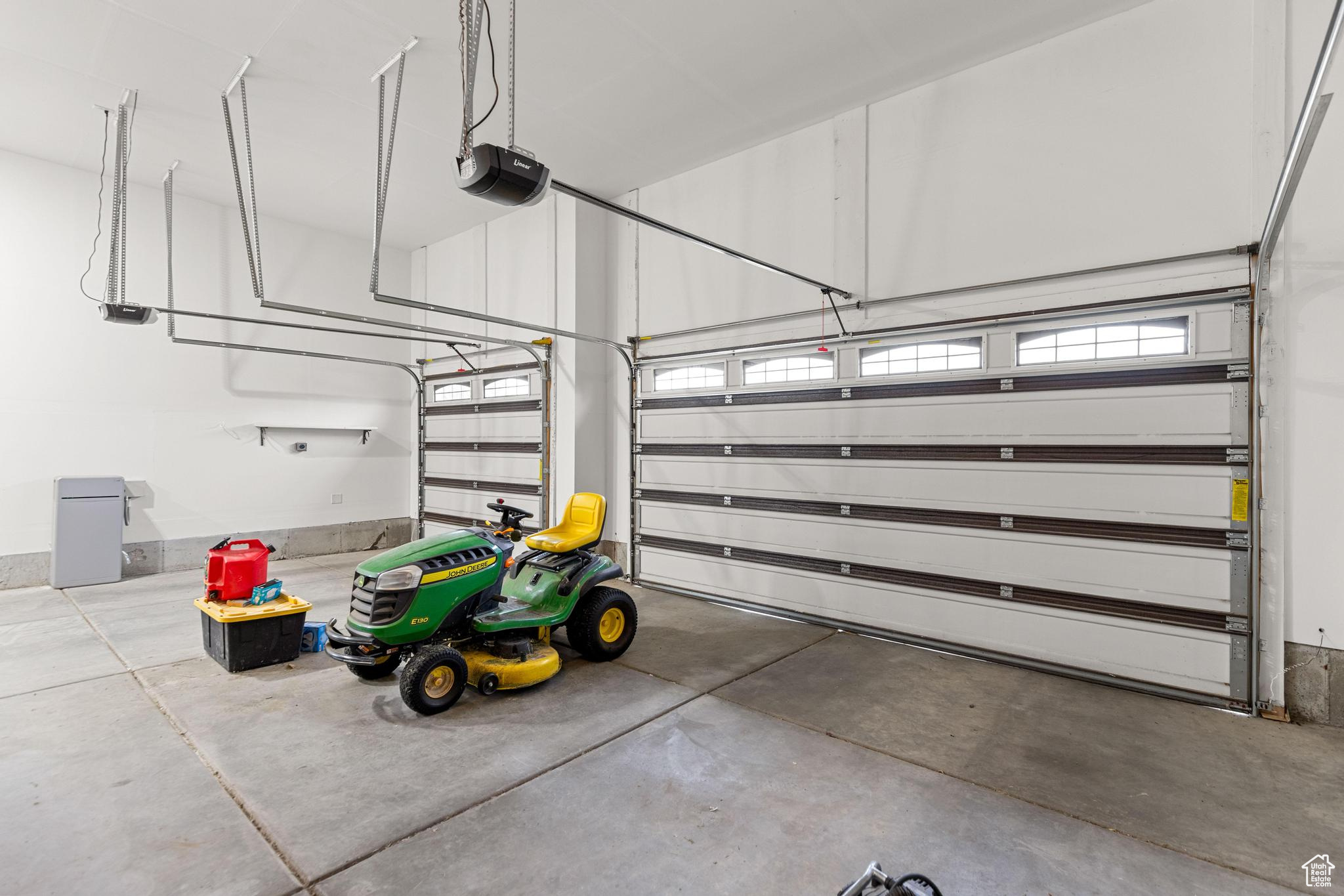ELBOW ROOM EST 8 - Residential