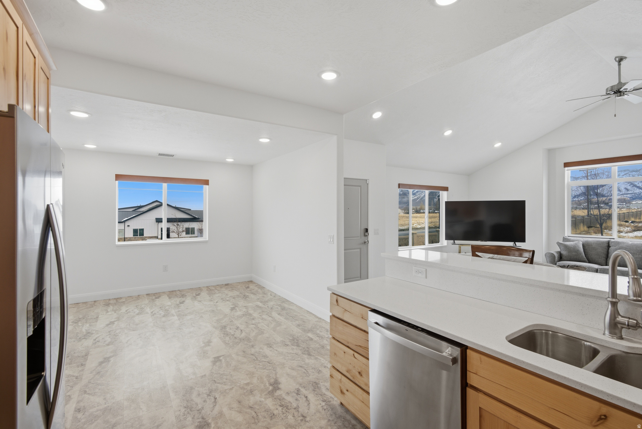 COUNTRY VIEW VILLAS - Residential