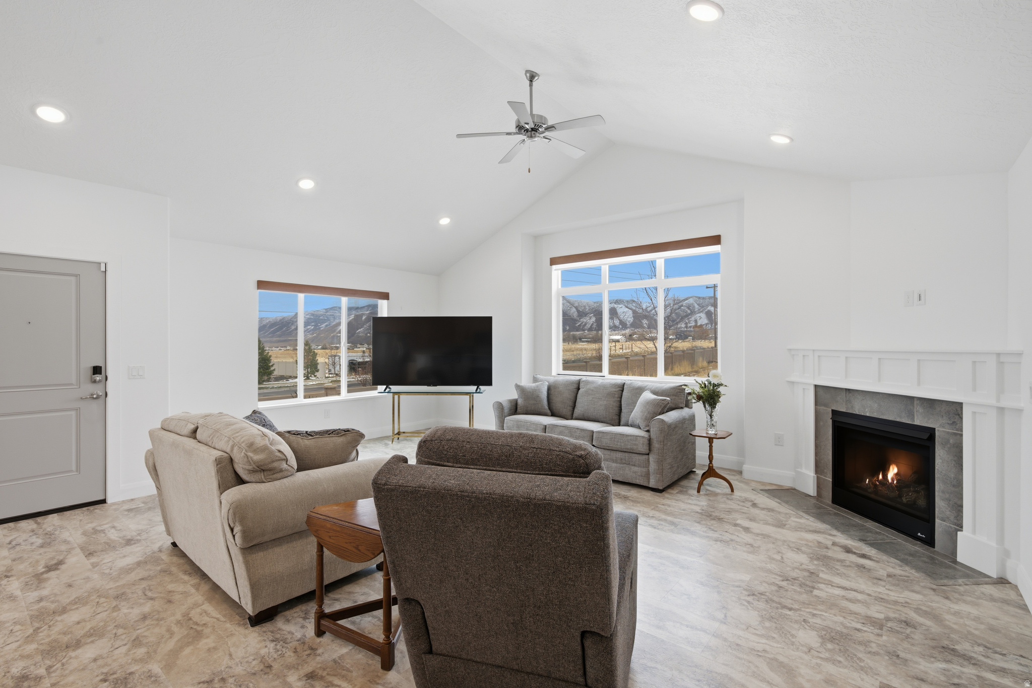 COUNTRY VIEW VILLAS - Residential