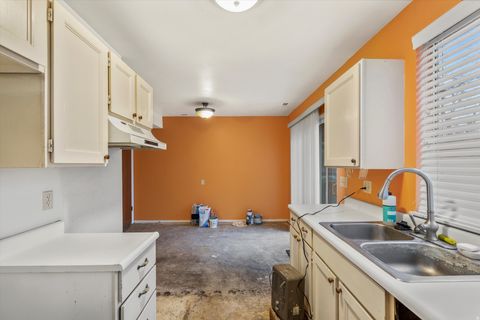 Tiny photo for 6048 S 2075 E, Holladay, UT 84121 (MLS # 2126783)