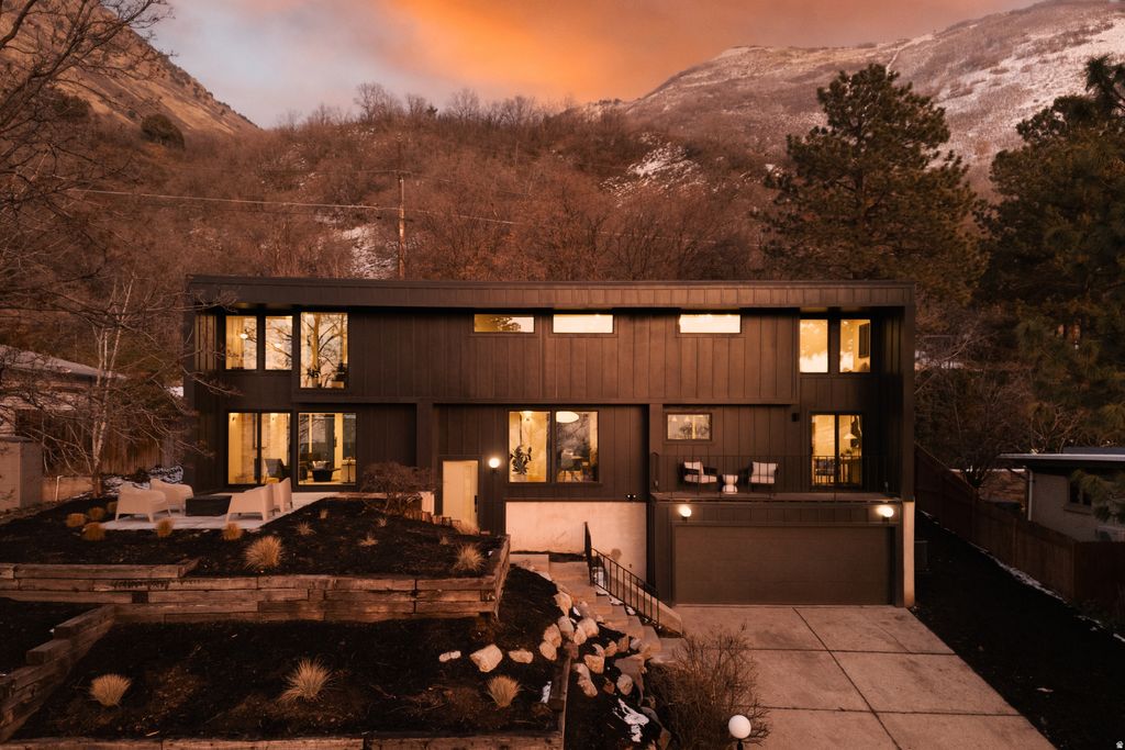 Photo of 3459 S CRESTWOOD DR E, Salt Lake City, UT 84109 (MLS # 2140649)