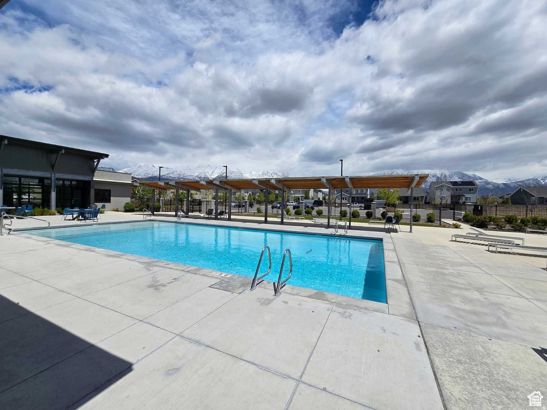 PRESERVE WATERS EDGE - Residential