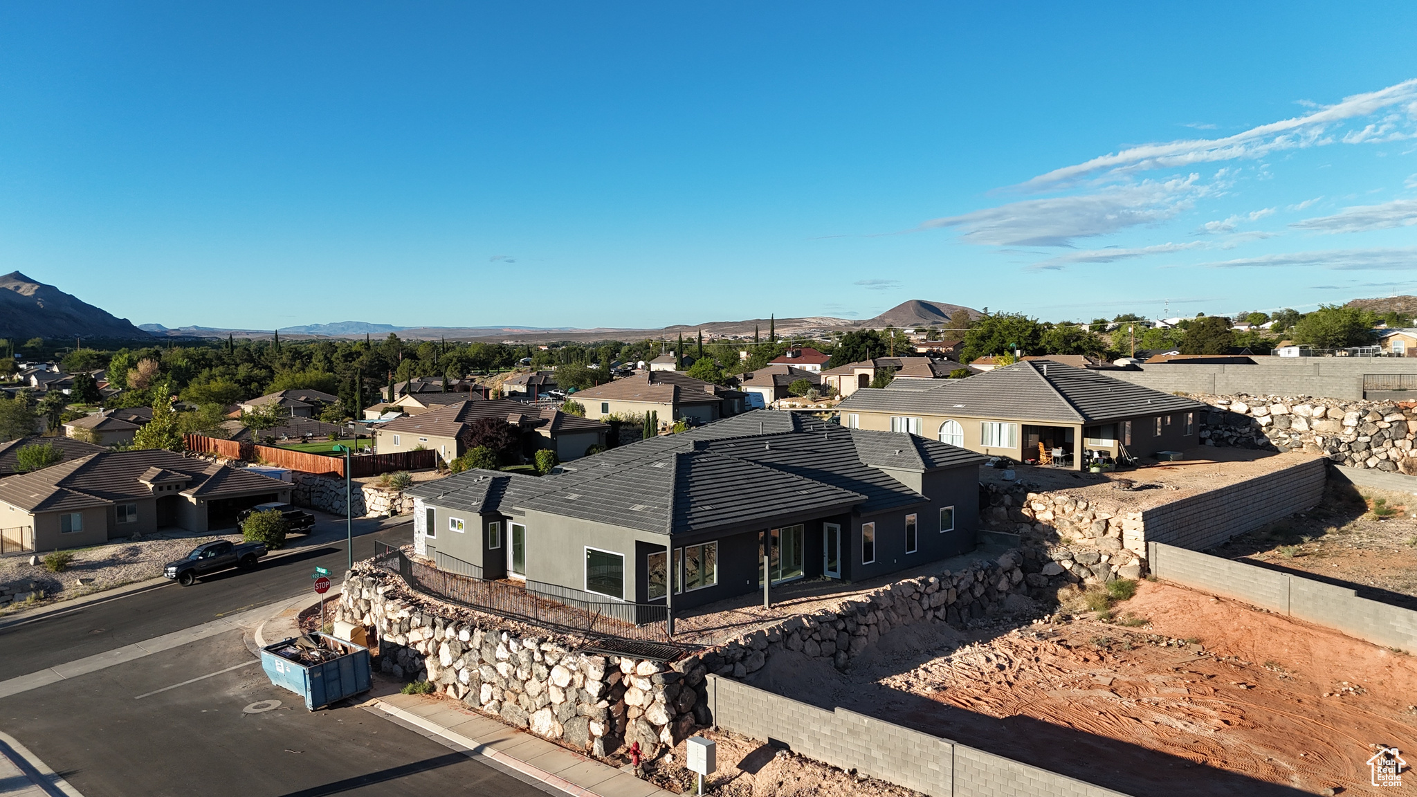 FALCON RIDGE - Residential