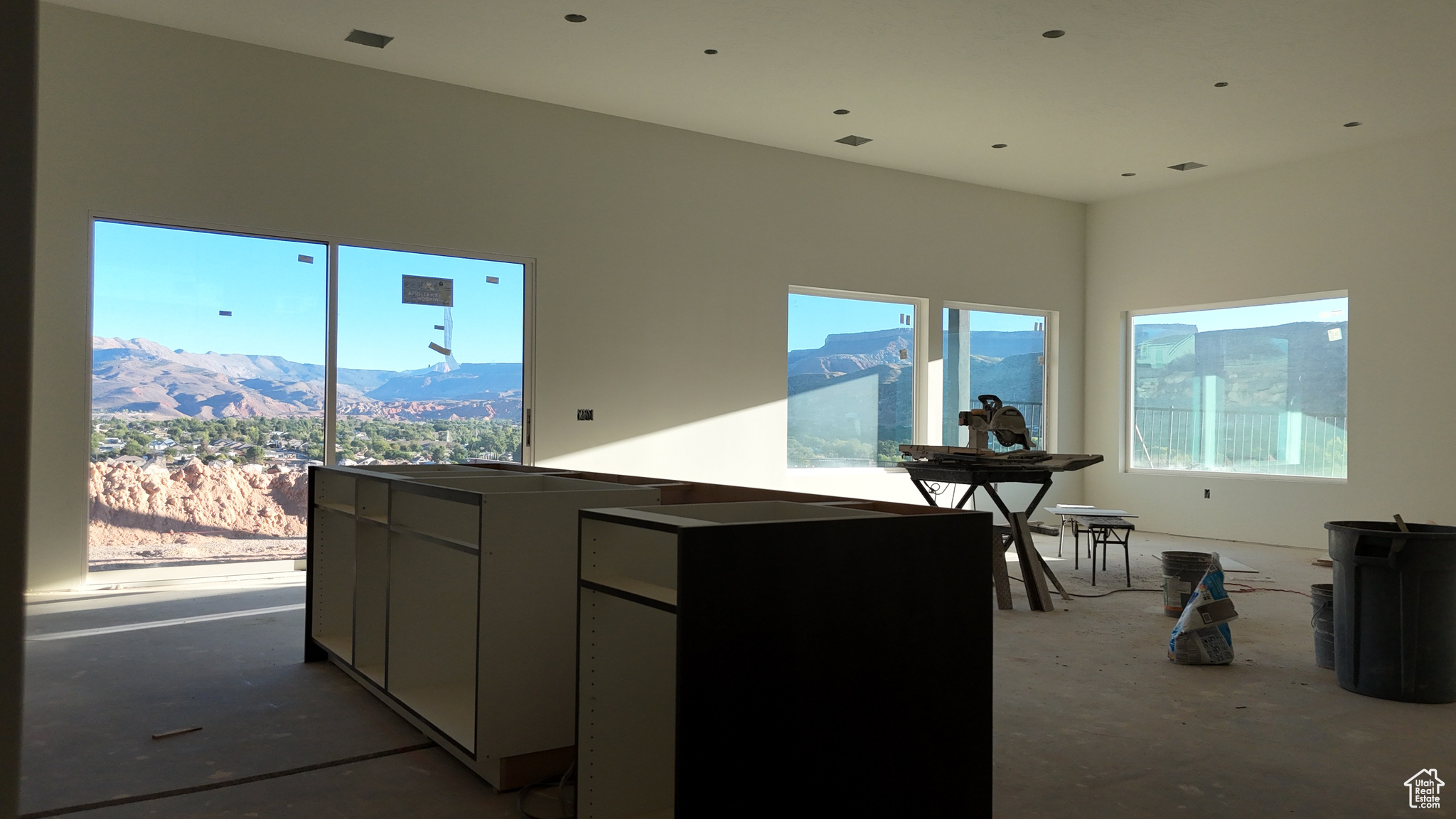 FALCON RIDGE - Residential