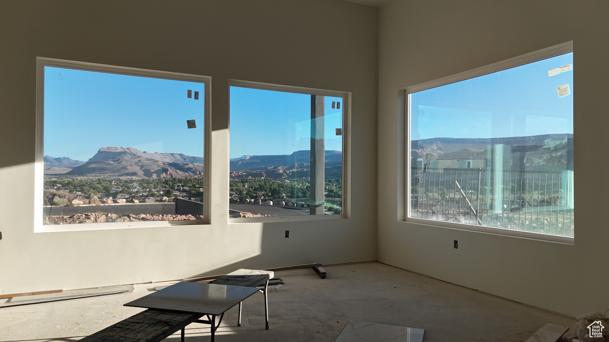FALCON RIDGE - Residential