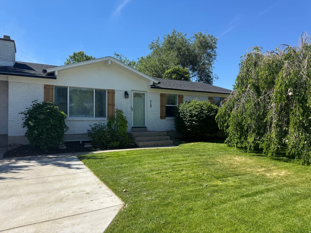 Photo of 914 E CASA BLANCO AVE. AVE S, Salt Lake City, UT 84124 (MLS # 2164031)