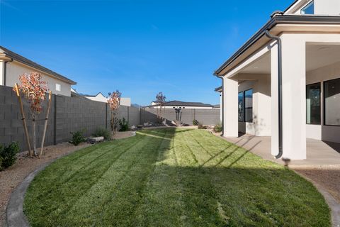 Tiny photo for 2022 S BLOSSOM WAY, Hurricane, UT 84737 (MLS # 2127585)