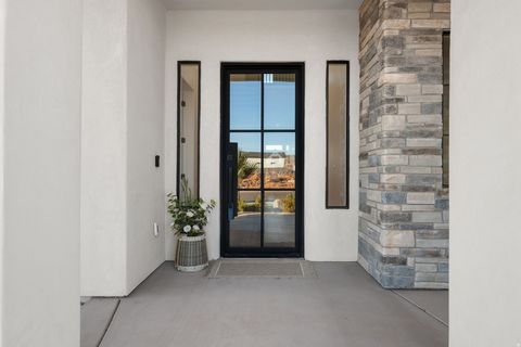 Tiny photo for 2022 S BLOSSOM WAY, Hurricane, UT 84737 (MLS # 2127585)